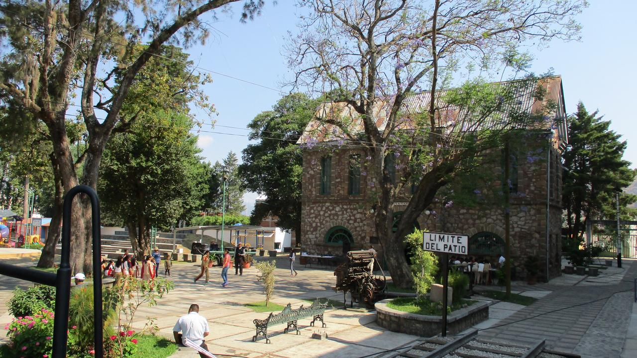Hotel Villa Monarca Inn Ситакуаро Экстерьер фото