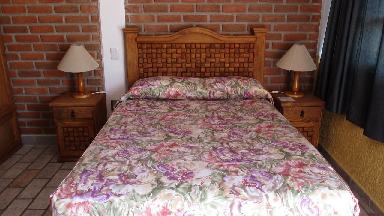 Hotel Villa Monarca Inn Ситакуаро Экстерьер фото