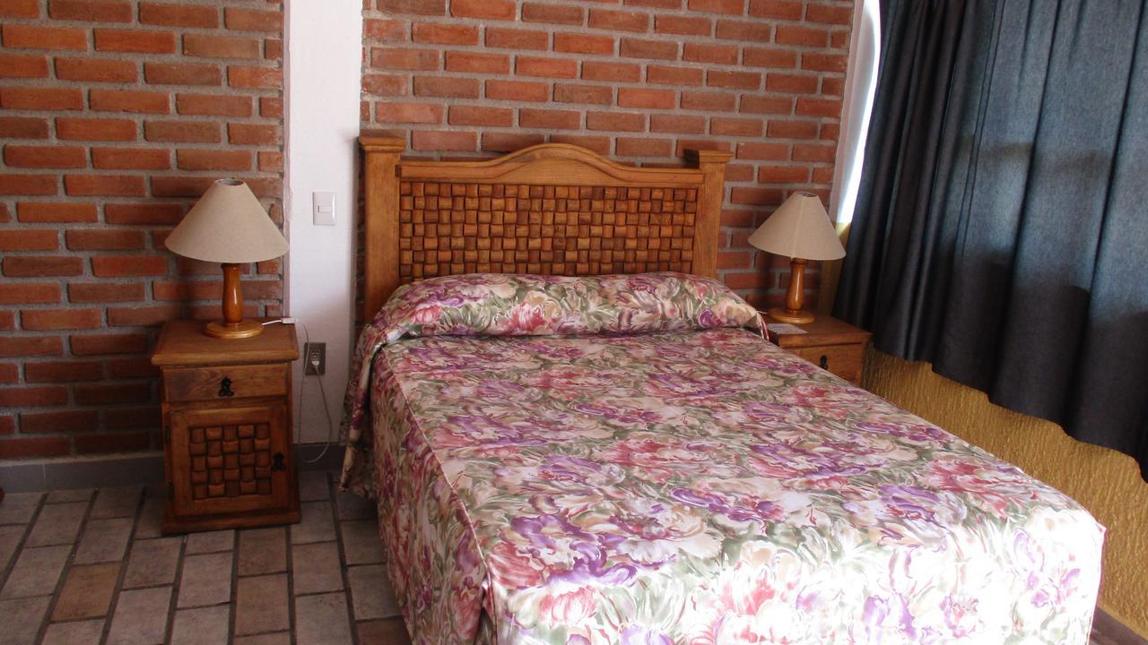 Hotel Villa Monarca Inn Ситакуаро Экстерьер фото