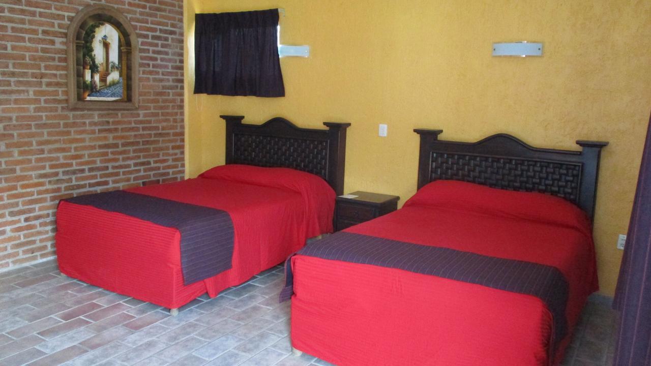 Hotel Villa Monarca Inn Ситакуаро Экстерьер фото