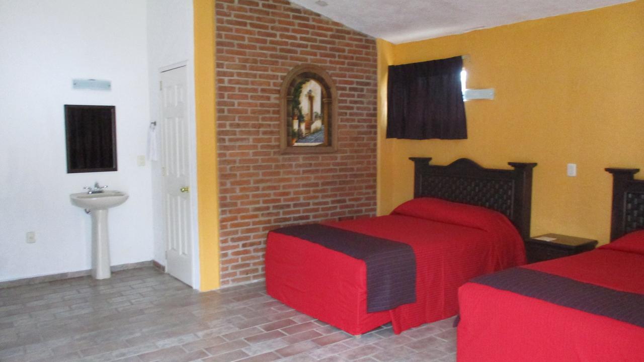 Hotel Villa Monarca Inn Ситакуаро Экстерьер фото