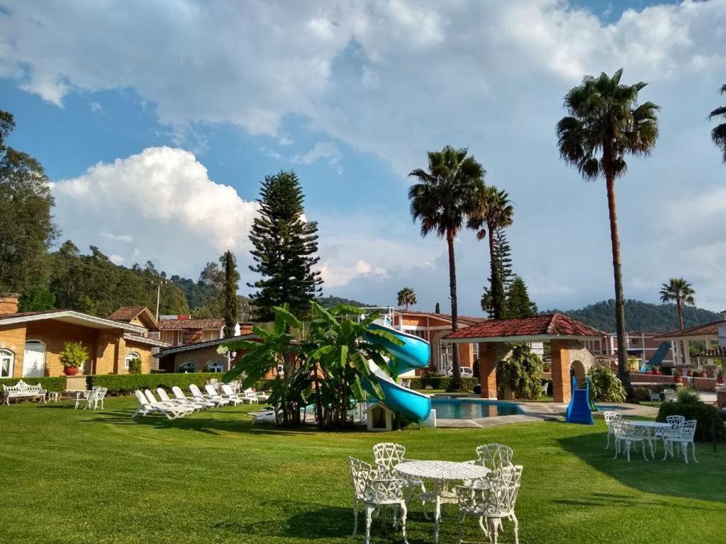 Hotel Villa Monarca Inn Ситакуаро Экстерьер фото