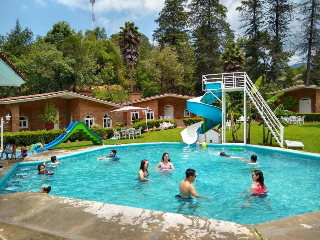 Hotel Villa Monarca Inn Ситакуаро Экстерьер фото