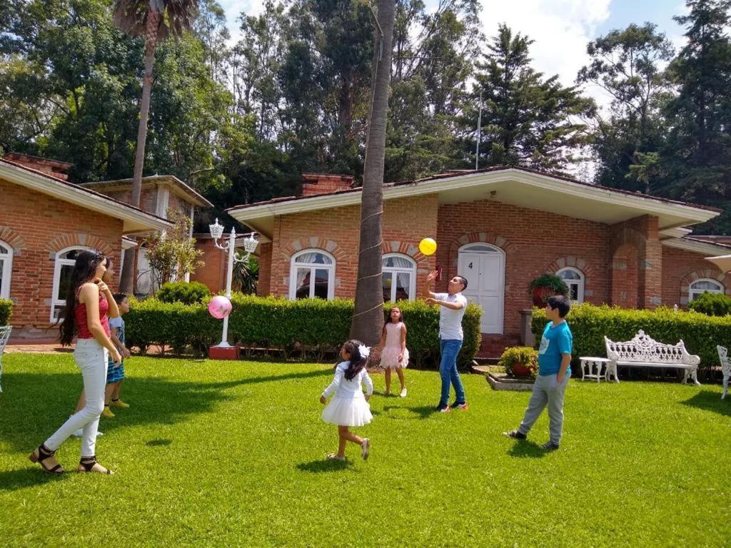 Hotel Villa Monarca Inn Ситакуаро Экстерьер фото
